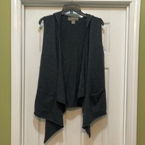 Ply Cashmere - charcoal gray open sweater vest with 2 pockets - size M